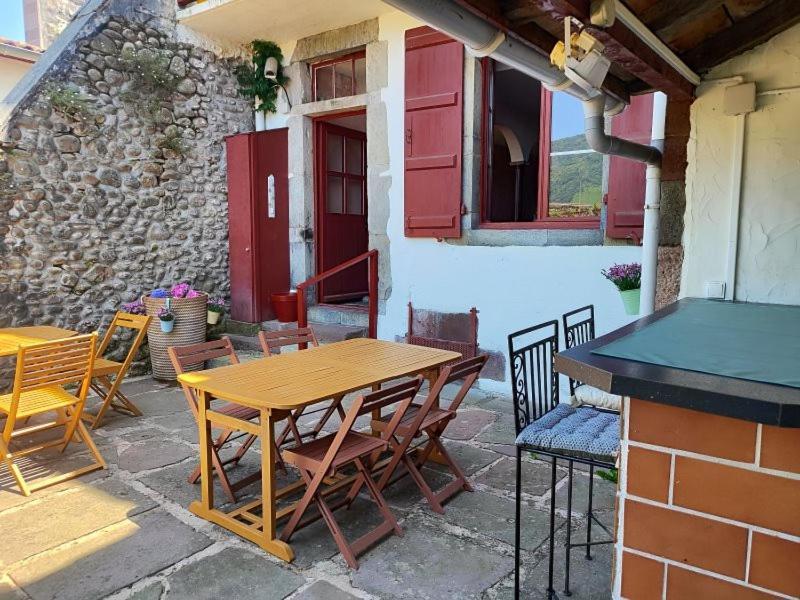 L'Auberge Du Pelerin - St Jean Pied De Port Сен Жан Пие-дьо-Пор Екстериор снимка